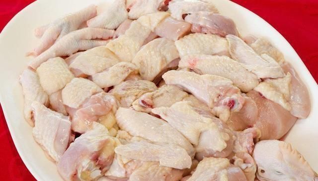 吃起来|炒鸡肉之前，多加一步，鸡肉更鲜嫩入味，吃起来也没有肉腥味