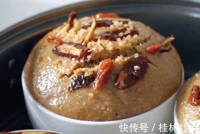 1碗大米2个鸡蛋，手不沾面，筷子搅一搅，做孩子爱吃的发糕