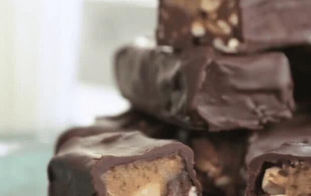 巧克力|士力架是怎样制作出来的,看完我都饿了,口水止不住的流!