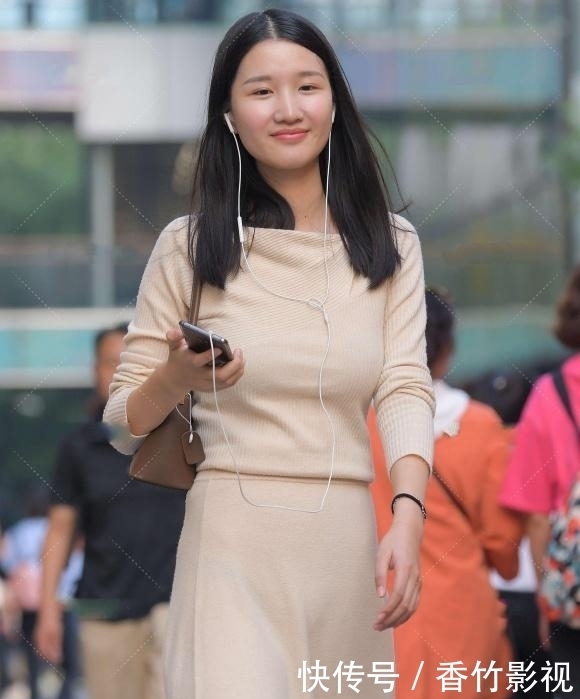 春季针织衫配毛呢裙，穿出温婉优雅的美，美的落落大方又迷人