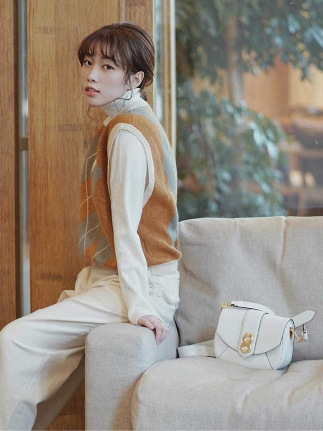 搭配|裤子最不挑年龄了!不光百搭还能提升气质感,简约高级谁能不爱?