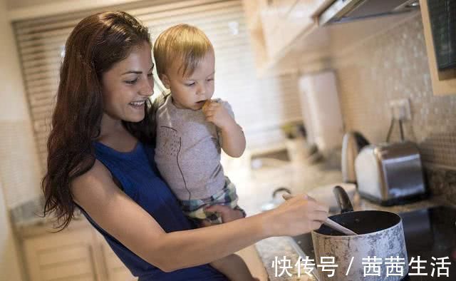 好好学习|父母一走,奶奶撒手,有多少家庭正在经历老人“假带娃”