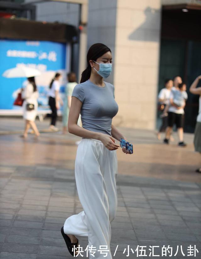 小白裤|裤装穿搭拒绝沉闷,减龄的“小白裤”值得一试,洋气又高级