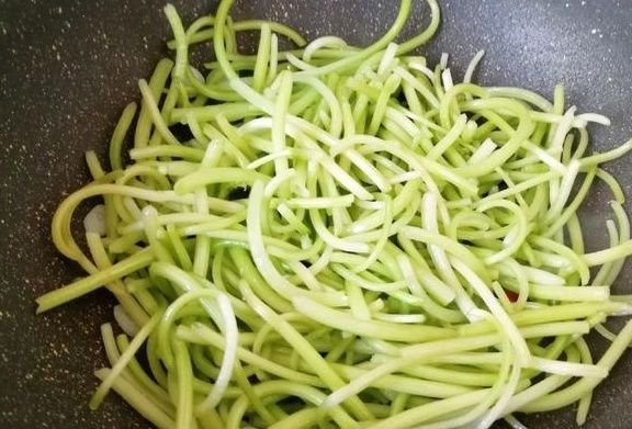 清炒|老俩口的简单晚餐，清炒一下，在朋友圈就火了，网友：吃法太好了