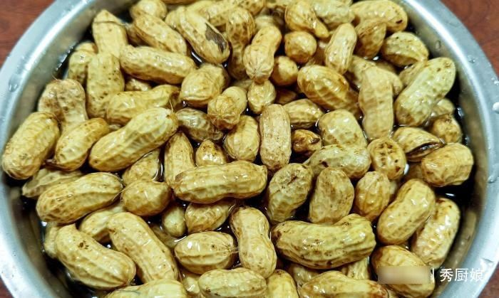 入味|做水煮花生米,直接下锅煮是“外行”,教你1招,香糯入味又省火