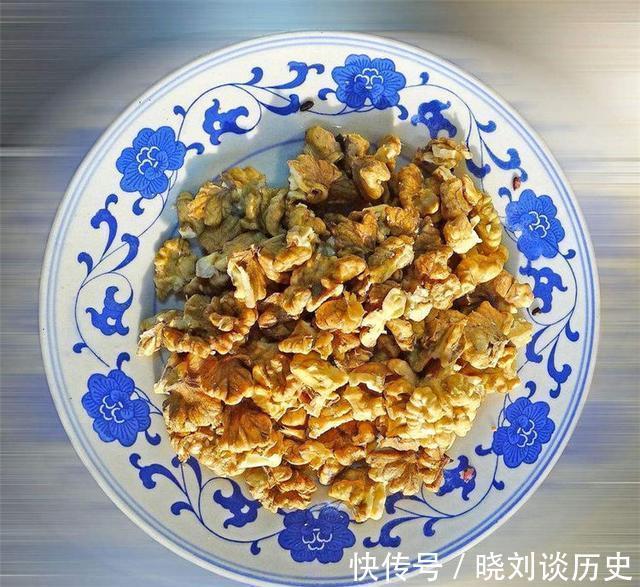 维生素e|女人爱美吃3种食物，促进排毒，美容护肤，排毒抗衰，气色好