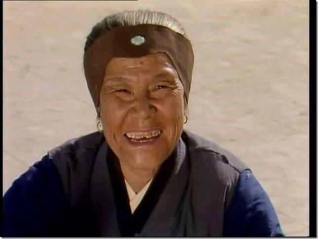 红楼梦|红楼梦：栊翠庵里品茶，贾母为何把喝剩的半杯茶递给刘姥姥？