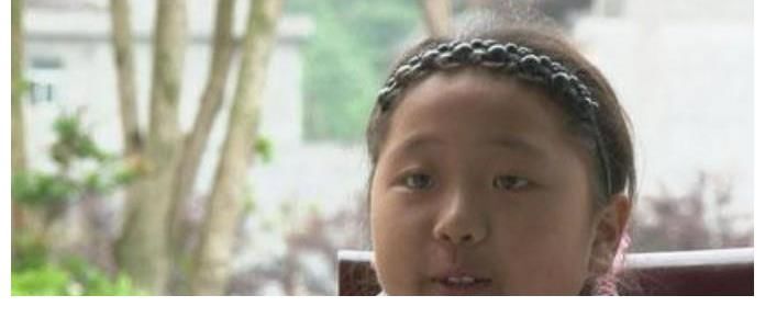 《变形计》最豪富二代，因衣服太大牌全程打码，网友：穷限制想象