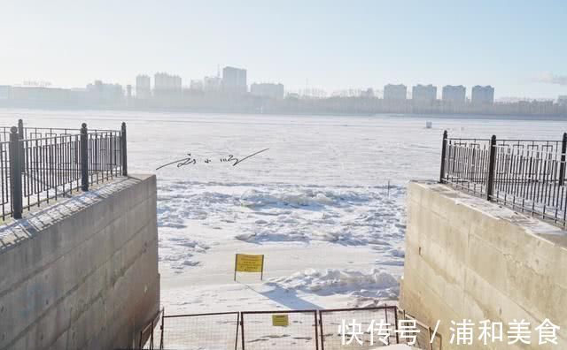 布拉戈维申斯克|中俄两座边境城市隔江相望，俄罗斯修建凯旋门，而中国修建和平鸽