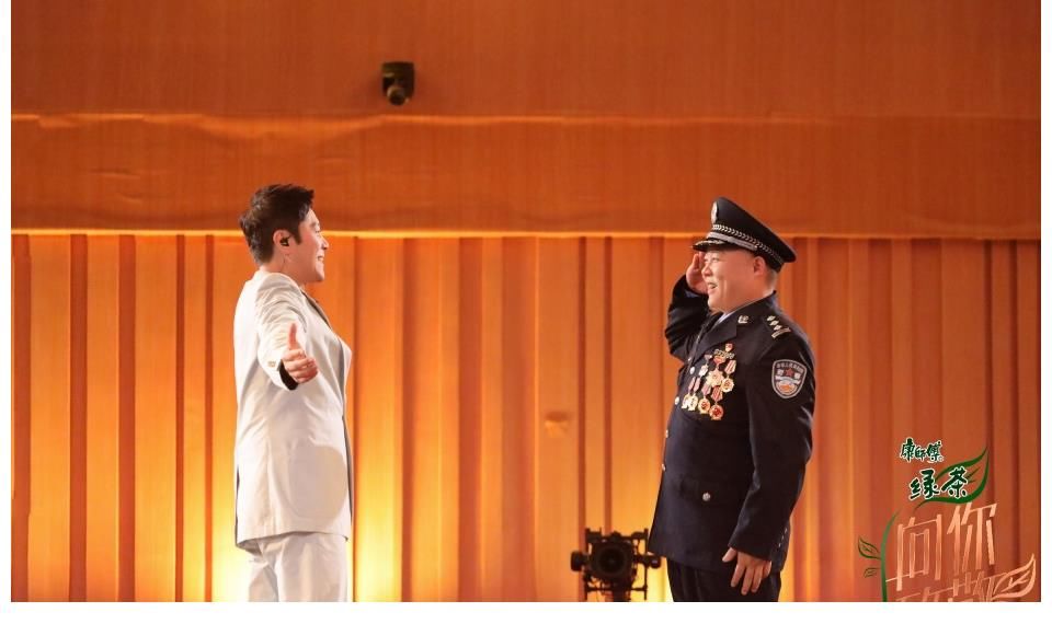 《向你致敬》讲述扫黑风暴幕后故事蔡国庆献唱扫黑先锋王德胜落泪