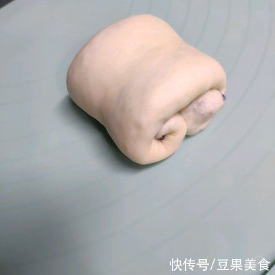 牛奶面包|早上不知道吃什么,一碗黑米牛奶面包全搞定