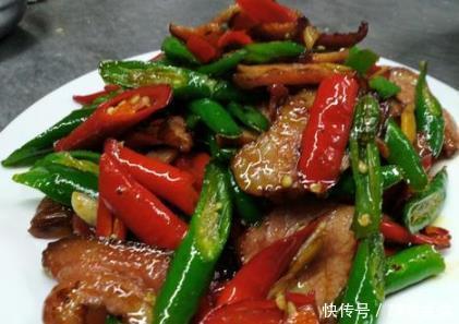 妙招|炒腊肉时，别直接下锅炒！大厨教你这2招，腊肉咸香美味，好吃！