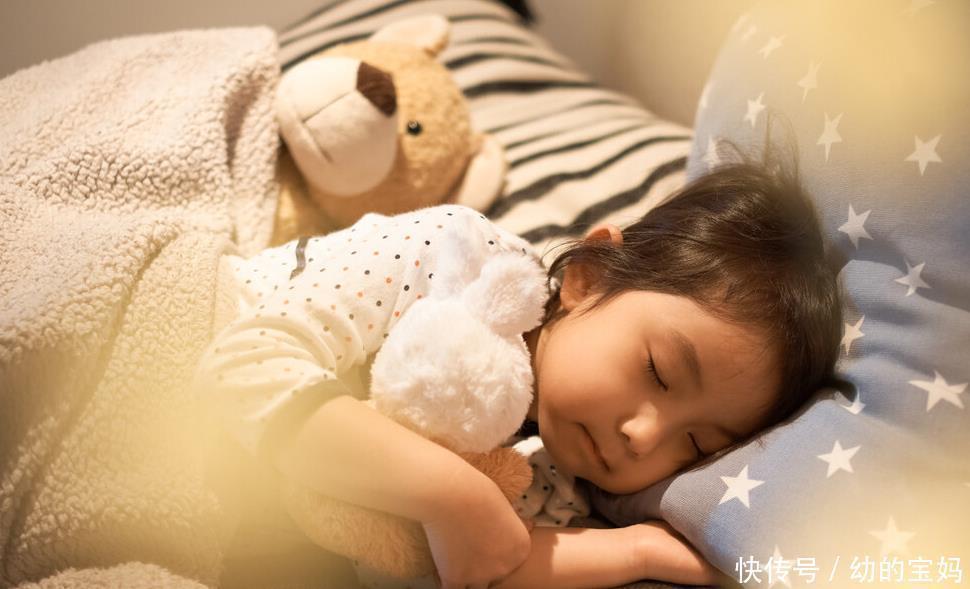妈妈|儿科专家:睡前2个坏习惯,是孩子身高的“拦路虎”,尽早杜绝
