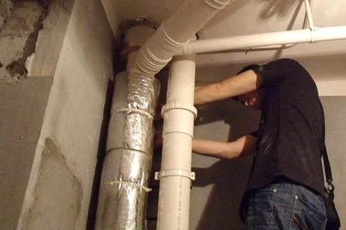 红砖|一旦工人这样给你包水管,一分钱都不要付,赶紧让他拆了重装!