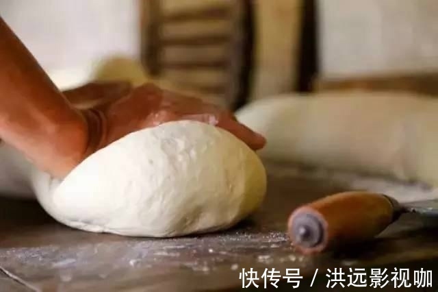 北方人|冬天蒸馒头，发面只用酵母就“悲剧”了，放一勺它18分钟发满盆