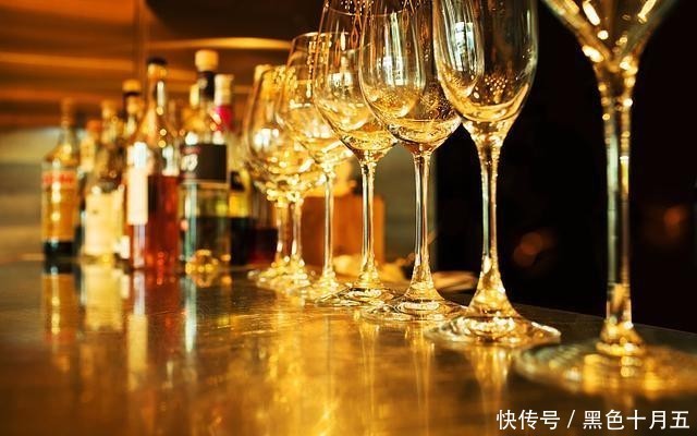  减少|肝不舒服，建议减少“3白”的食用，大量食用可能对肝脏不好