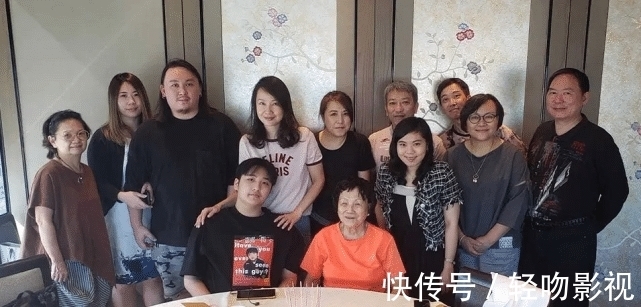 录《爸爸》留下永久性创伤的费曼,13岁身材发福,用刘海掩盖伤疤