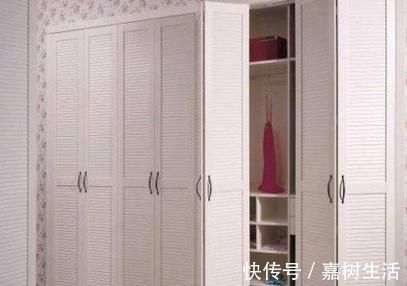 衣柜门|衣柜门不装平开门也不装推拉门头一次见嫂子家这么装,真机智