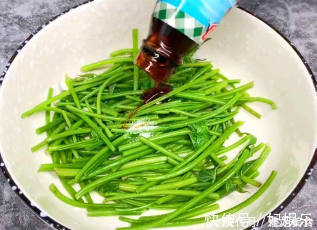 碱性食物|夏天这碱性蔬菜要多吃,钙是西红柿的8倍,清脆爽口,不懂可惜了