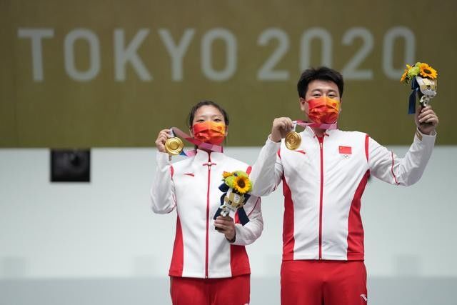 互聯(lián)網(wǎng)時(shí)代|接連被兩個(gè)奧運(yùn)冠軍表白后，白敬亭新劇也終于支棱起來(lái)了