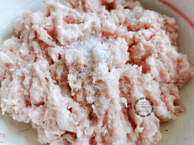 做饺子馅,放调料顺序是关键,第一步就做错,难怪饺子不鲜也不香