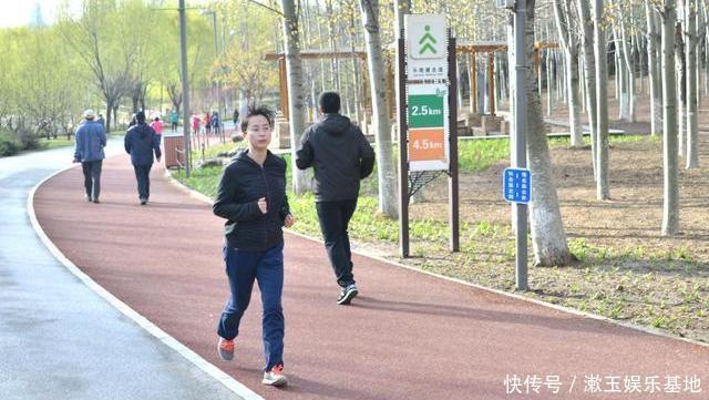 寿命|每日步行数影响人的寿命?50岁后,想要健康,三件事再喜欢也得忍