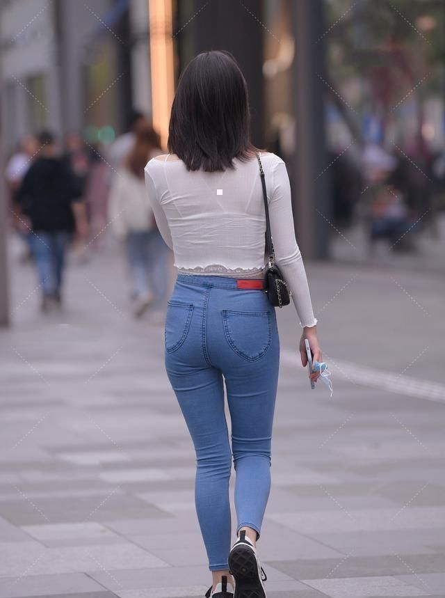 打底裤穿搭活力十足，简约利落干净清爽，穿出一个优雅淑女的感觉