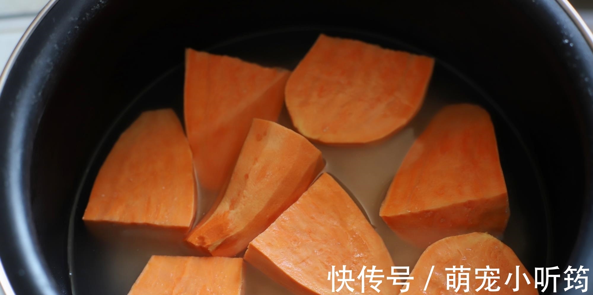 40岁主妇晒1人食午餐，走红朋友圈，网友：精致，把日子过成诗