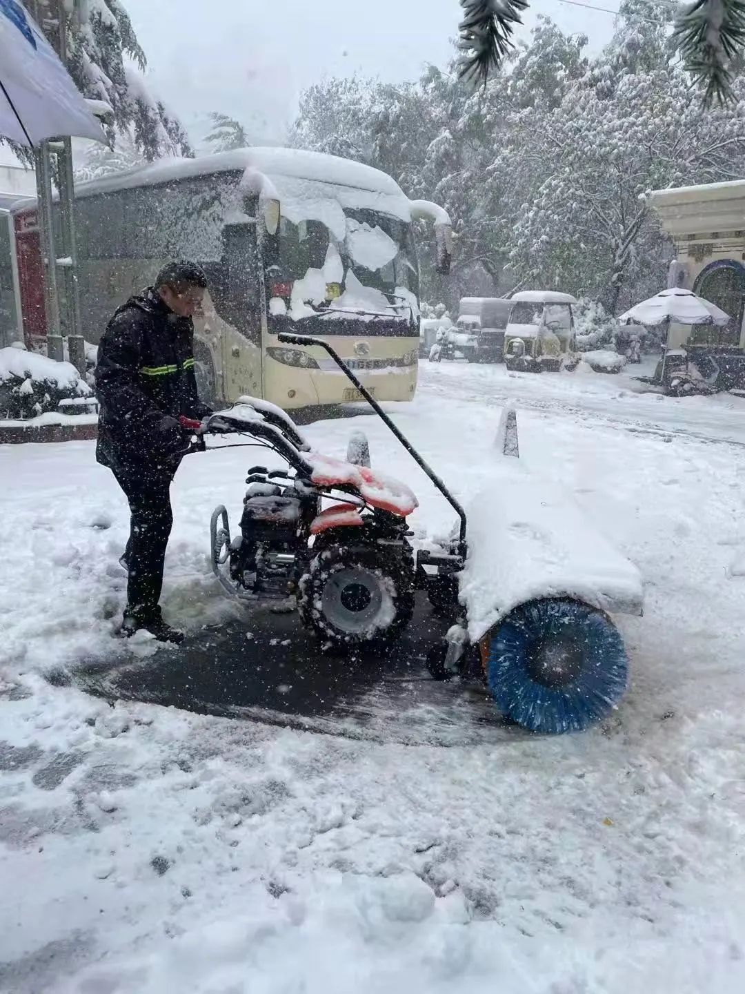 附属省立医院|不畏严寒除积雪 山东第一医科大学附属省立医院（山东省立医院）全力以赴确保就诊患者安全