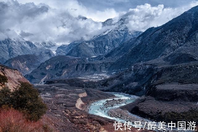 雅鲁藏布江|探访雅鲁藏布大峡谷，峡谷深邃，河流奔腾，雪山耸立，风光旖旎