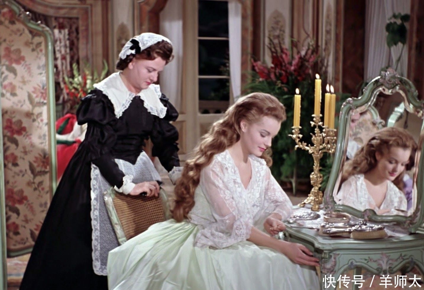 茜茜公主才是“发量王者”,栗色头发像斗篷一样,光亮又浓密