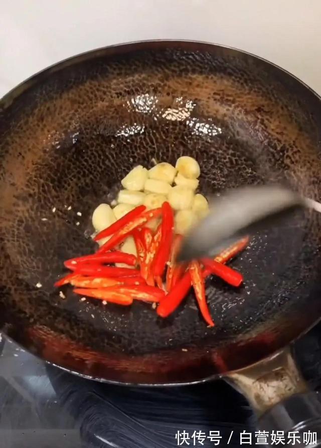 豆角烧茄子|今天美食,豆角烧茄子,在家自己做的饭店炒菜!能吃三碗大米饭