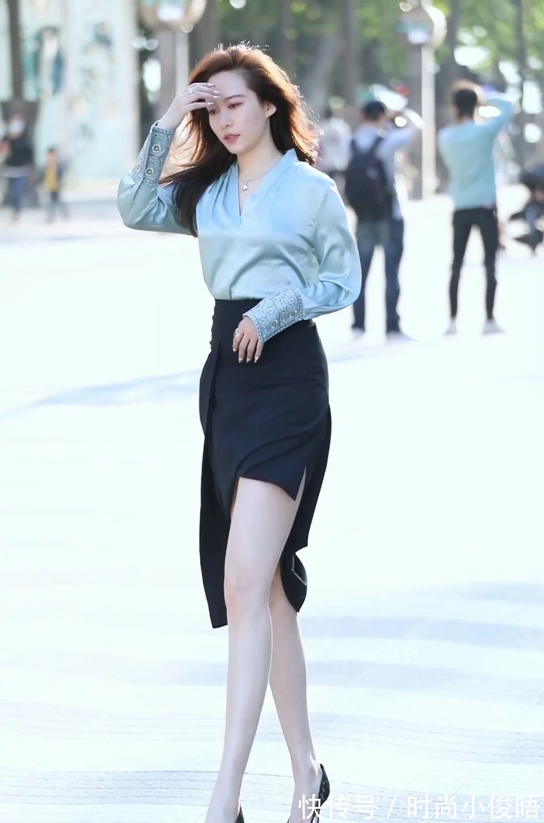 修身裙|青色刺绣上衣+黑色修身裙尽显温柔知性气质