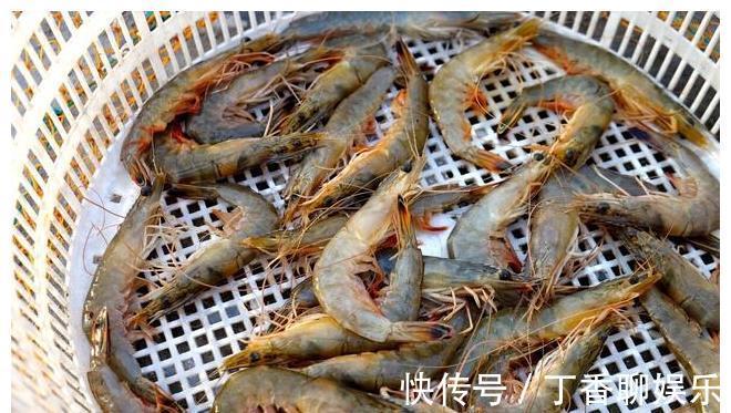 大虾|煮冻虾时,不要直接入锅,多加1个步骤,虾肉鲜嫩Q弹
