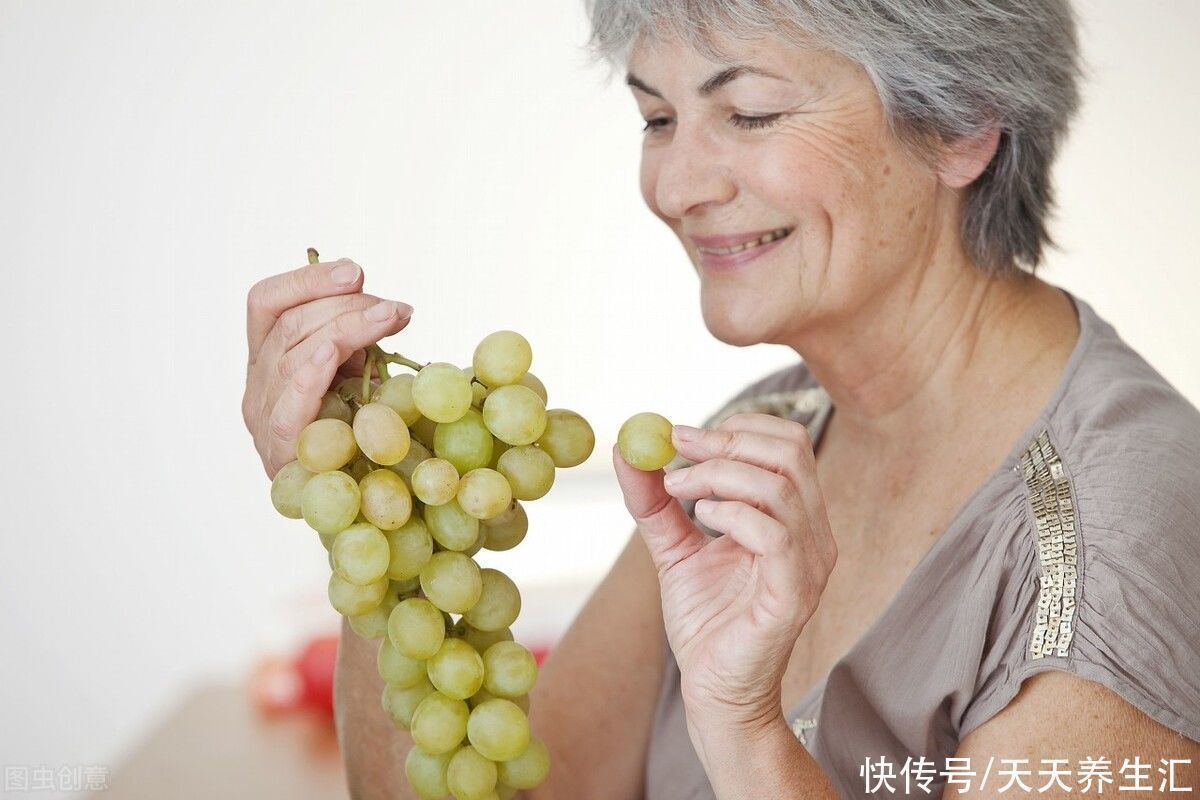 葡萄|老年人适合吃哪些水果？参考3个“指标”，补充营养，更健康