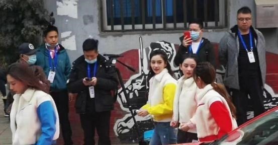 艾福杰尼|《奔跑吧9》阵容强大宋祖儿变村姑!baby小红帽造型惊艳