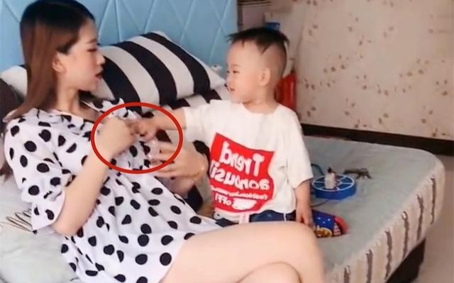 断奶|十岁男孩至今未断“母乳”，每日4次不给就闹，宝妈没法拒绝