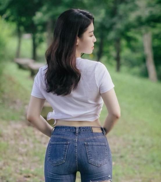 惊艳|品味高档的小姐姐,惊艳十足,显得美女活力十足!