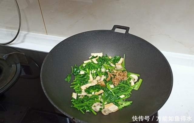 杏鲍菇|老两口的极简晚餐,清淡鲜美个个光盘,好吃到2个人一起打饱嗝