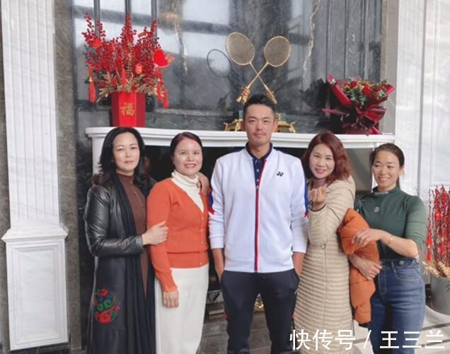 别墅|林丹7000万豪宅曝光!3层独立别墅奢华如皇宫,围栏雕刻奥运历程