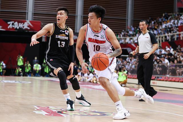 周鹏|CCTV5直播!男篮首发五虎浮现,郭士强支招杜锋,全力争胜成定局