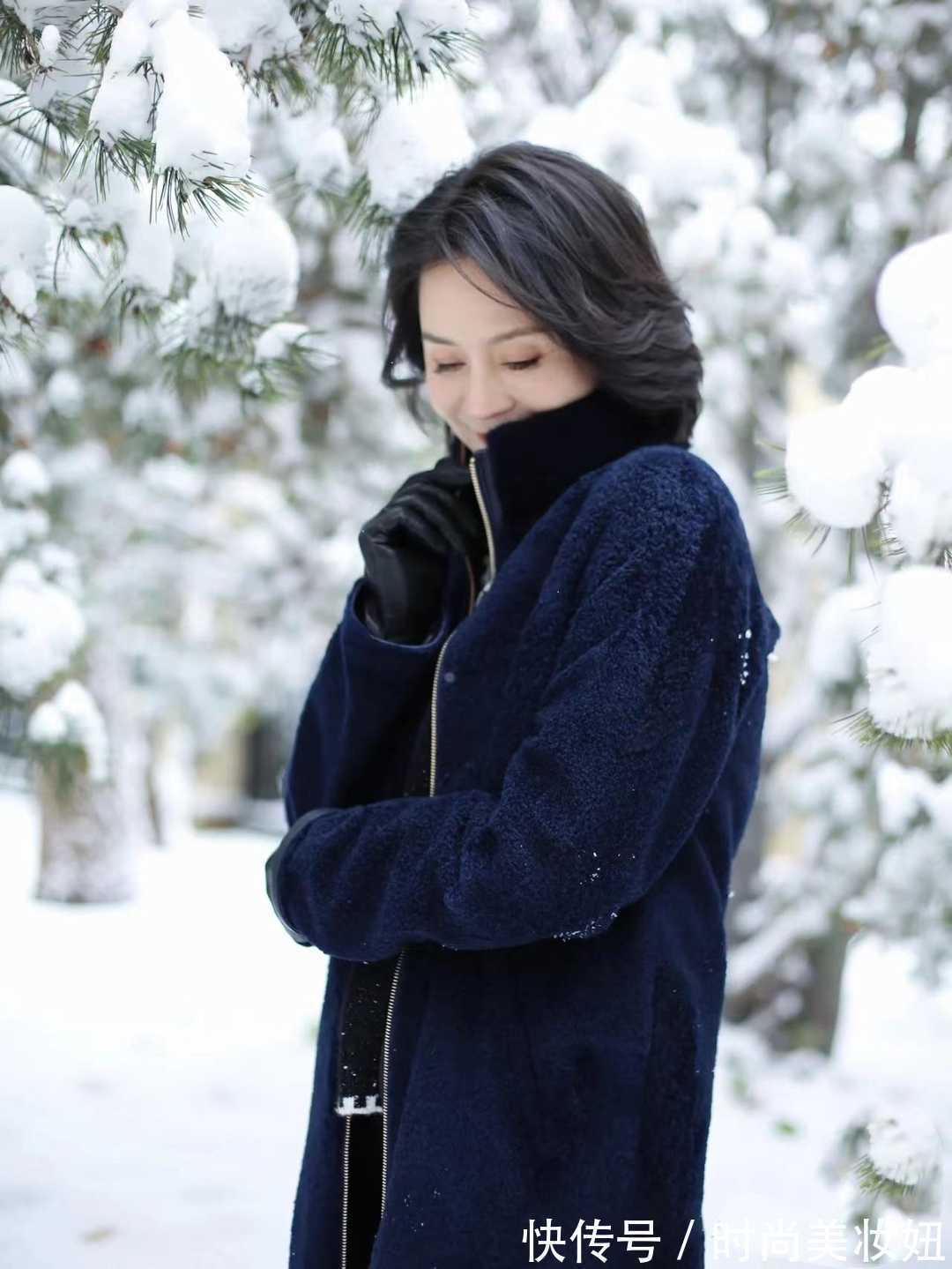 咖啡色|50岁女人如何“优雅过冬”?学她的穿搭思路,温柔大方又高级