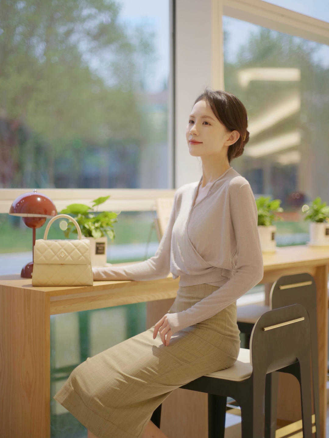 穿搭|时尚和大牌没啥关系,颜色搭配对了,依然能穿出高级感,漂亮大气