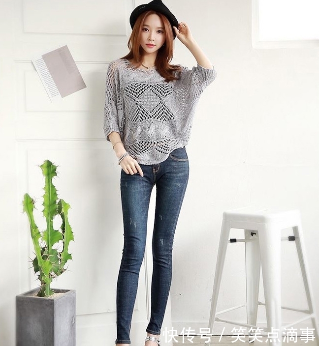 勾勒|丰满靓丽凹凸小姐姐,身穿紧身牛仔裤,勾勒玲珑曲线十分吸睛!