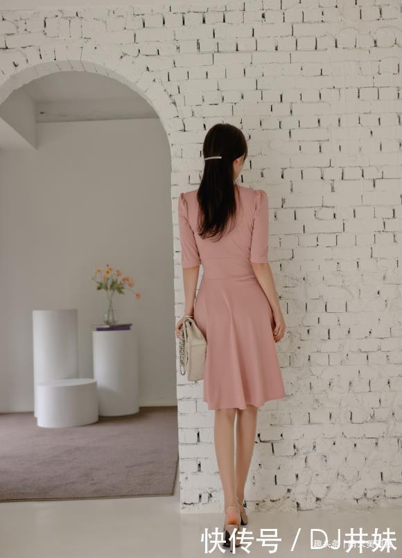 洛神|晴天美图孙允珠,洛神粉桃轻盈飘绢甜馨连衣裙