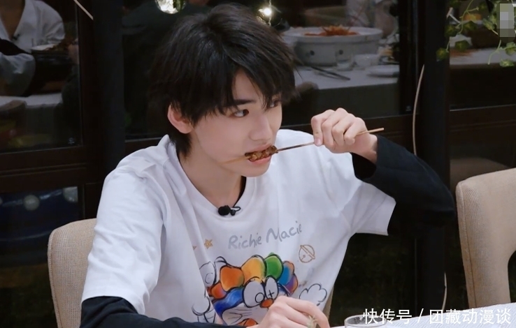 黄子韬 《萌探》嘉宾初见,宋亚轩年纪被曝光,那英调侃,杨紫反应亮了