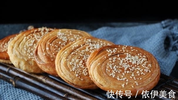 换种口味做烧饼,外酥里嫩咸中带甜,放凉了更好吃