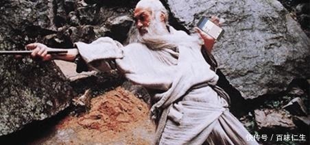 笑傲中,这四人武功胜过东方不败,而且他们都有个天下无敌的传人!