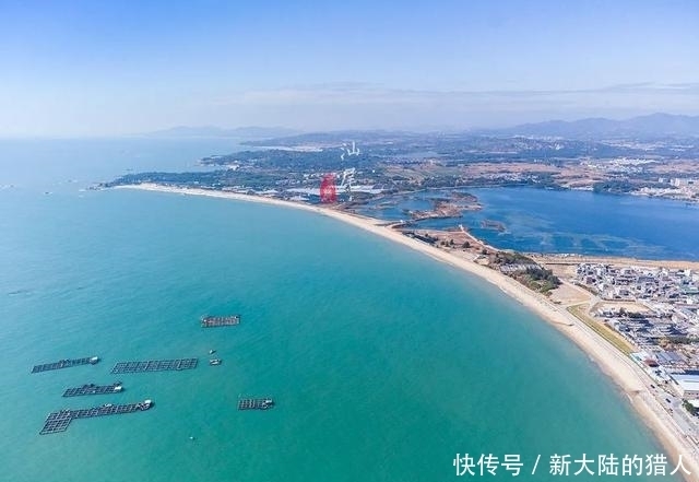 这个半岛，一边巨浪滔天，一边风平浪静，号称“中国观浪第一湾”