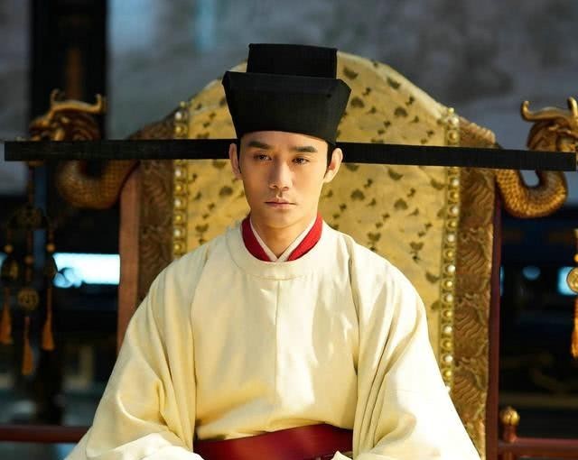 宋朝|皇帝都是传位自家儿子！但为什么大宋朝不同，哥哥把皇位传给了弟弟？